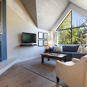  Apartment Powder's Edge By Latour And Canada